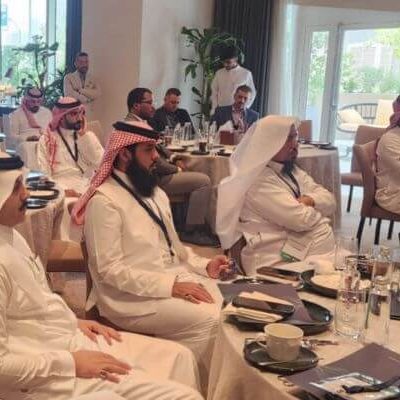 Angel investors, family offices and VC professionals networking during invitation-only FinTech investor lunch – VIP event management Riyadh