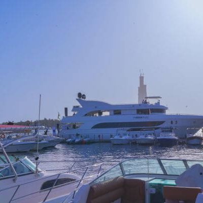 Professional videographer capturing GROHE client interactions onboard - syncs